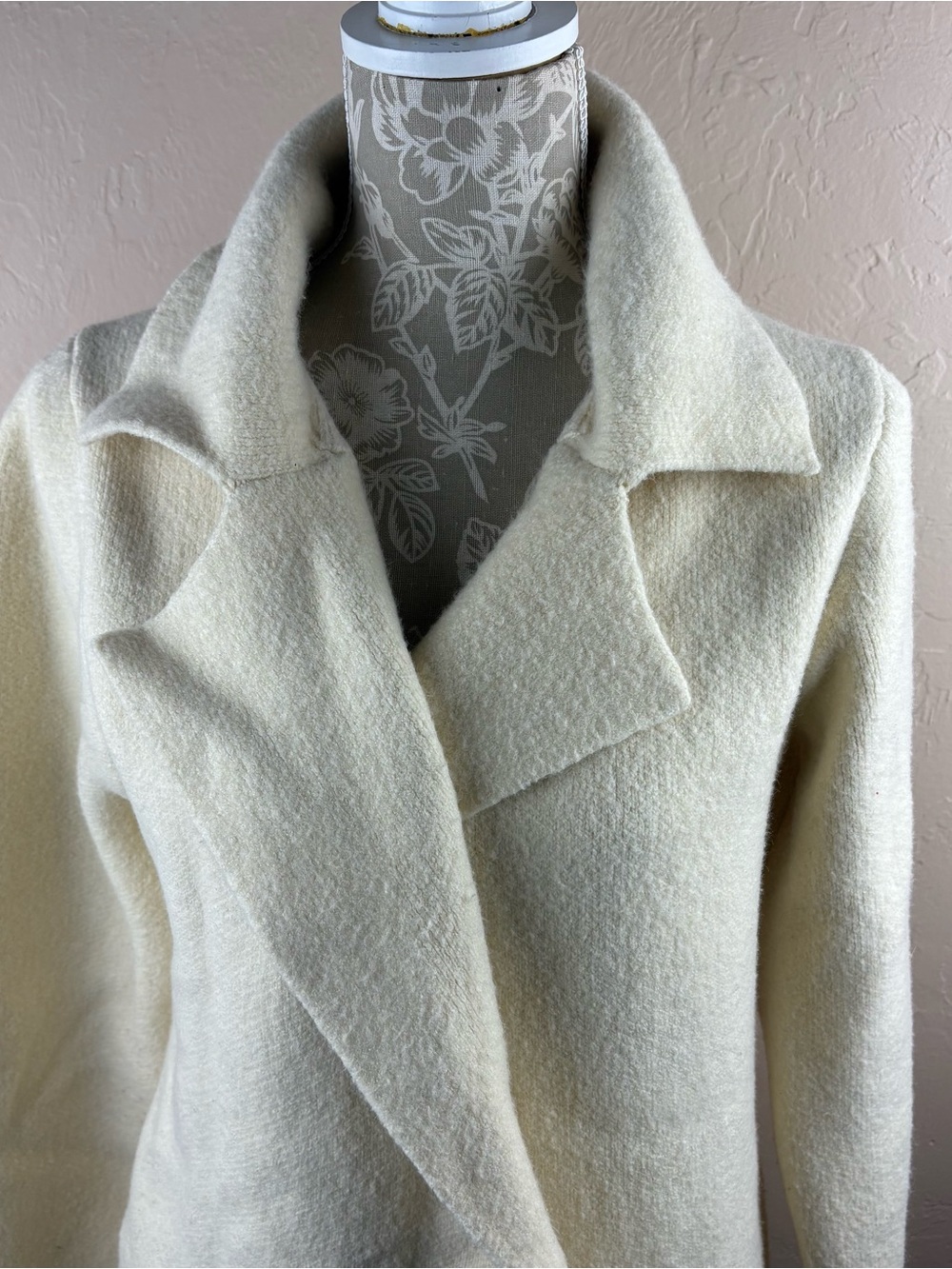 L’Academie London Cardigan Cream Knit Sweater Women’s Size Small Soft Minimalist - Picture 4 of 15